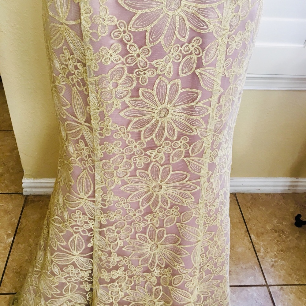 Dress - Picture 8 of 10